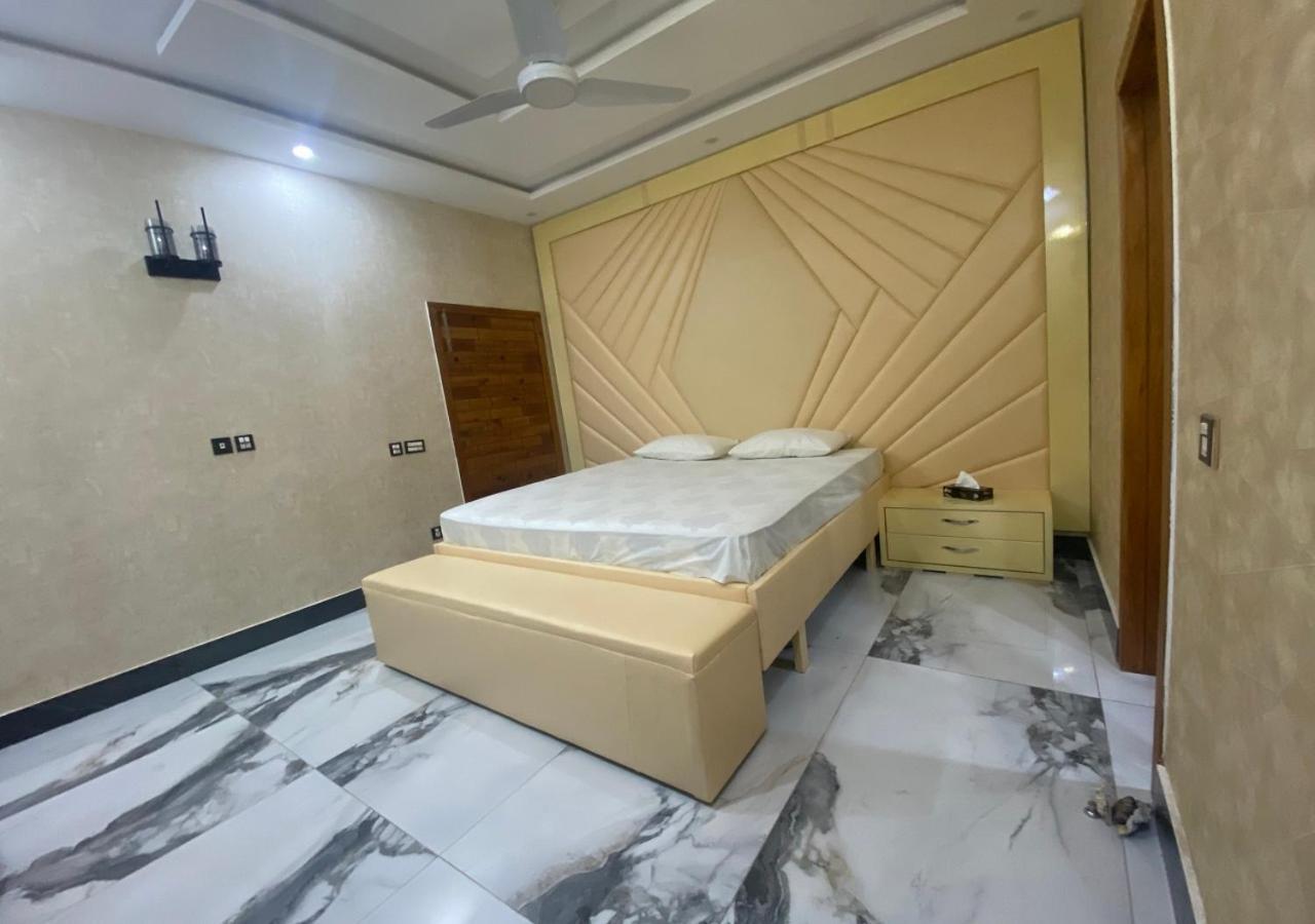 Burj Al Bahria Town Luxury Suites 라호르 외부 사진