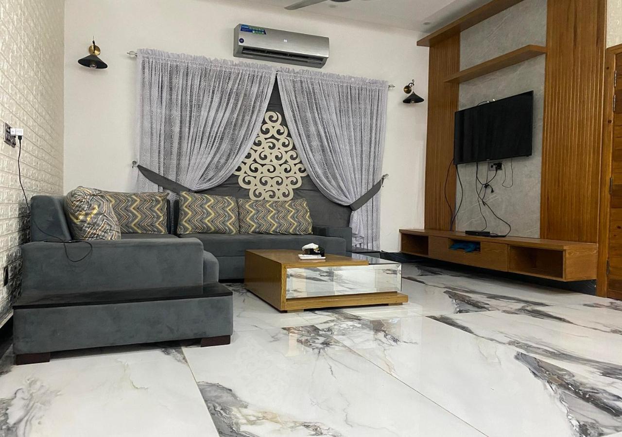 Burj Al Bahria Town Luxury Suites 라호르 외부 사진