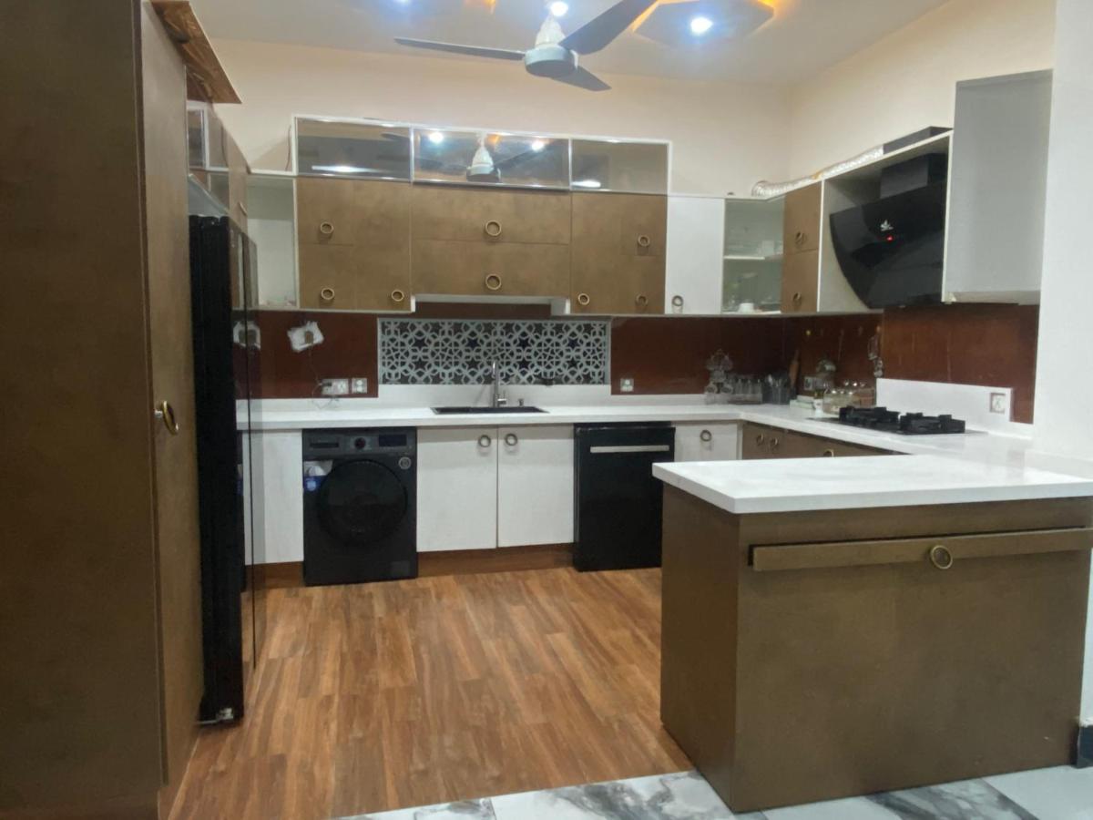 Burj Al Bahria Town Luxury Suites 라호르 외부 사진