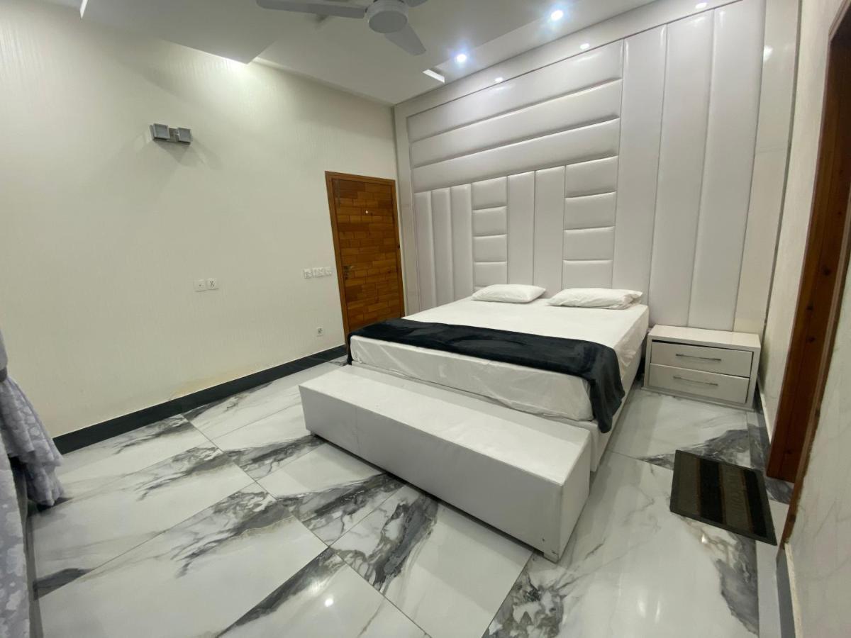 Burj Al Bahria Town Luxury Suites 라호르 외부 사진