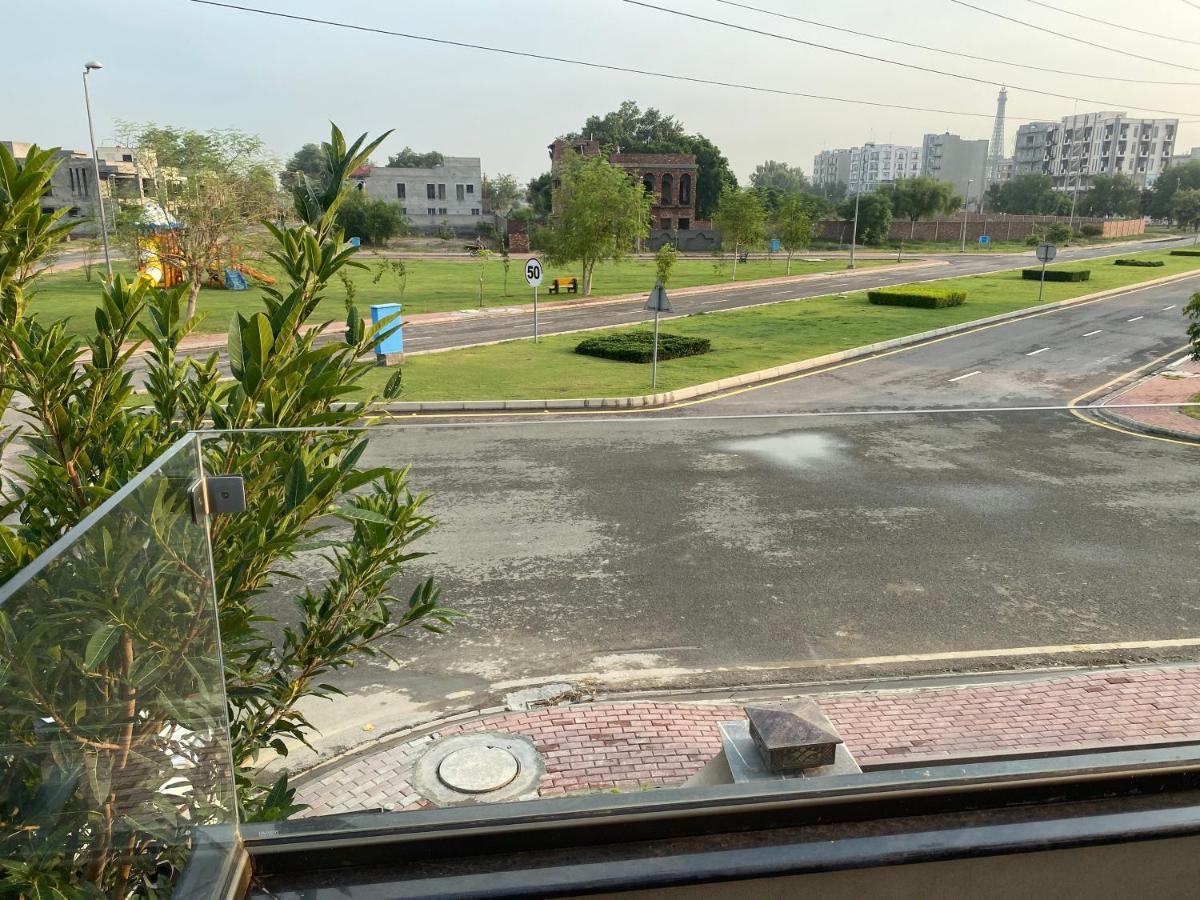 Burj Al Bahria Town Luxury Suites 라호르 외부 사진