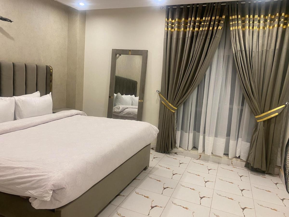 Burj Al Bahria Town Luxury Suites 라호르 외부 사진